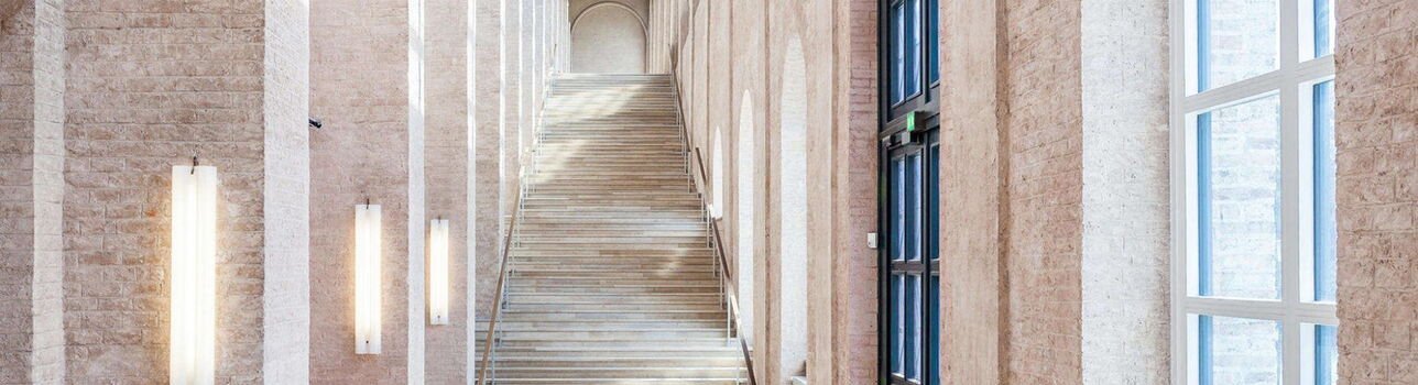 Alte Pinakothek München Innenansicht mit Treppe