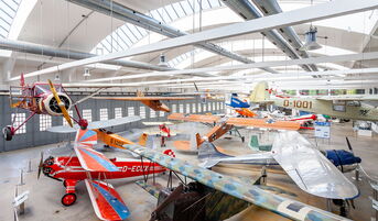 Halle mit Flugzeugen in Flugwerft Schleißheim