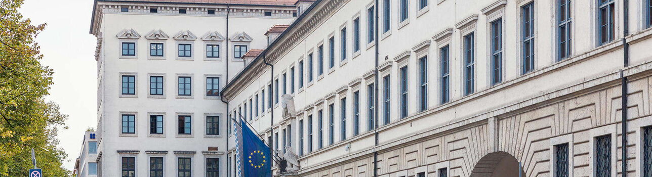 Bayrisches Staatsministerium für Wirtschaft Toreinfahrt